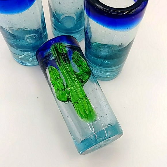 🦋HP! 4 Mexican Shot Glasses Hand Blown with Cobalt Blue Trim. - Picture 3 of 6